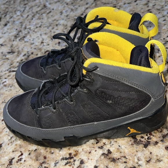 Jordan 9 Retro Dark Charcoal University Gold - Picture 7 of 8